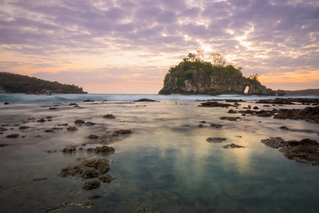 Gamat Bay vs Crystal Bay Nusa Penida: The Ultimate Snorkeling Comparison Guide 2026